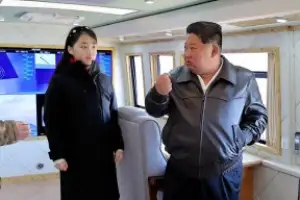 thumbnail - 김정은, 주애와 대구경 방사포 시험사격 참관