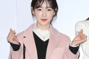 ‘해체 후 해외 체류’ 아이돌 멤버, “승무원 됐다” 깜짝 근황