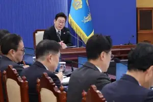 thumbnail - 李 “로봇 반대 노조… 거대한 수레 못 피해” 현대차 겨냥