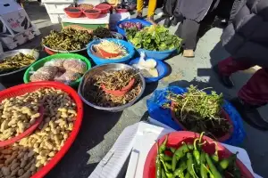 thumbnail - 봄을 기다리는 장날 풍경