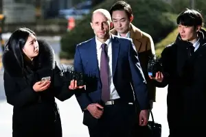 thumbnail - ‘셀프조사 논란’ 로저스 쿠팡 대표 첫 경찰 출석…“조사 적극 협조할 것”