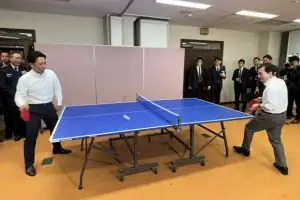 thumbnail - 탁구 치는 한일 국방장관