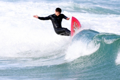 thumbnail - ‘겨울 바다 즐기는’ 서퍼들