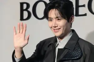 김선호 광고 ‘손절’에 “당신을 믿어요” 폭주…연극은 ‘완판’됐다