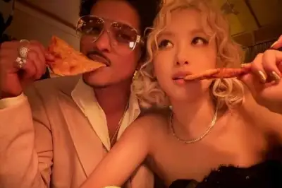 thumbnail - 로제, 브루노 마스와 피자 파티…‘찐친’ 인증샷