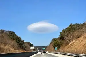 thumbnail - UFO 닮은 렌즈구름