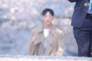 thumbnail - “얼굴 합부터 설렌다”…넷플릭스가 역대급 캐스팅 앞세워 공개하는 ‘신작 드라마’