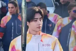 thumbnail - ‘피겨선수 출신’ 엔하이픈 성훈, 밀라노 올림픽 성화 봉송 현장