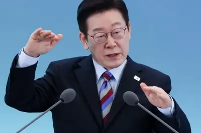 thumbnail - 李대통령 “아파트 1평에 3억 말이 되나…정치가 해결”