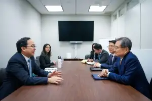 thumbnail - 조현, 美상원의원에 “원자력·핵잠 협력 지지 당부”