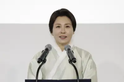 thumbnail - 한복 홍보대사 된 김혜경 여사 “한복은 K컬처의 핵심 자산”