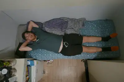 thumbnail - “숨이 턱, 감옥 같아” 고시원 갔다 충격받은 유명 美유튜버