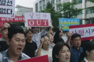 thumbnail - 공개 직후 갑론을박…SNS 뜨겁다, 3일 만에 1위 휩쓴 ‘한국 드라마’