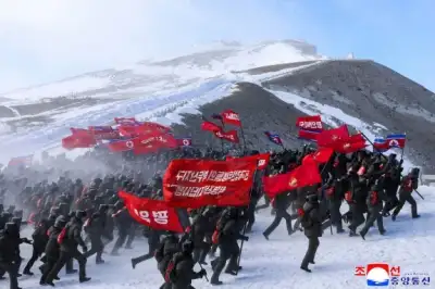 thumbnail - 북한, 청년학생들 백두산 답사 행군