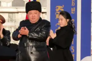 thumbnail - 파병군 유족 거주단지 준공식 참석한 김정은과 주애