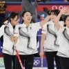 thumbnail - 여자 컬링, 1위 스웨덴이 백기 들었다…8대3 제압 “4강행 청신호”
