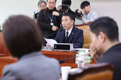 thumbnail - ‘尹 사면 금지법’, 법사위 소위 통과…<br>野 “위헌적 입법 강행” 반발