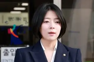 thumbnail - 국힘 윤리위 징계 가처분 신청하는 배현진