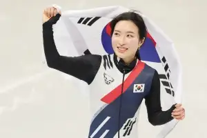 thumbnail - 김길리 첫 올림픽서 2관왕<br>쇼트트랙 女15000m서 금빛 피날레