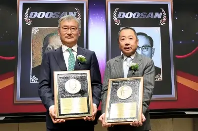 thumbnail - 두산 창업주·초대회장 ‘기업가 명예의 전당’ 헌액