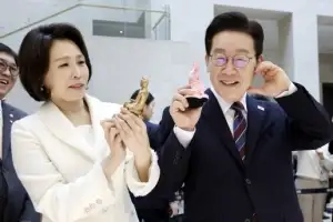 thumbnail - 이 대통령 부부, 국립중앙박물관 방문