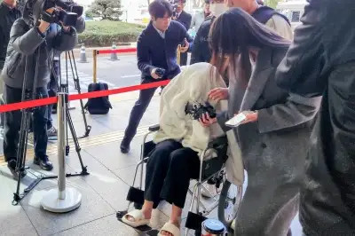 thumbnail - ‘반포대교 추락’ 포르쉐 운전자 구속심사… 담요 쓰고 침묵