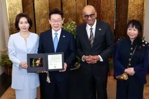 thumbnail - 이 대통령, 싱가포르 방문 ‘난초 명명식’ 참석