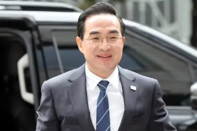 thumbnail - 밝은 표정으로 출근하는 박홍근 후보자