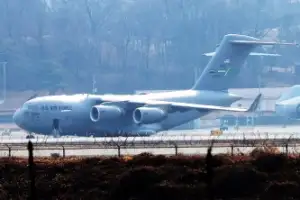 thumbnail - ‘대기 중’ 미군 대형 수송기