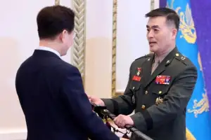 thumbnail - 준장 진급 장성 삼정검 수여식