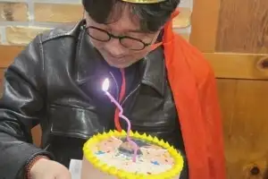 “짜장면 사주던 오빠가 사고 쳤다” 송은이, ‘천만 감독’ 장항준에 건넨 축하