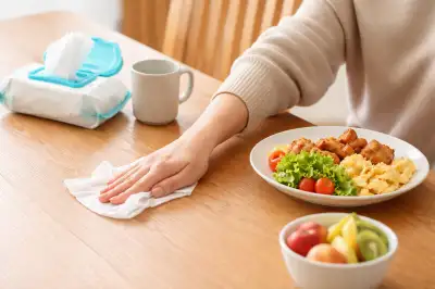 thumbnail - “식탁 절대 물티슈로 닦지 마세요”…전문가가 경고한 이유