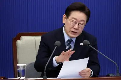 thumbnail - 李대통령 “석유 최고가격제 어기는 주유소 저에게 신고해달라”