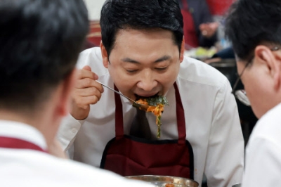 thumbnail - 점심 먹는 국민의힘 장동혁 대표
