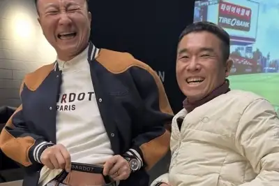 thumbnail - 김건모 놀라운 근황 공개…유명 연예인과 ‘커플팬티’ 인증