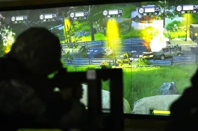 thumbnail - 놀이터서 초등생 목 아래 ‘탄두 추정’ 물체 박혀…軍 “경위 파악 중”