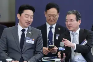 thumbnail - 강훈식 “UAE 원유공급 약속”…2400만배럴 확보