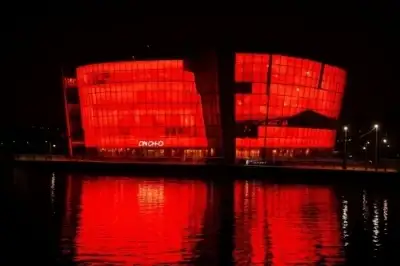 thumbnail - “왜 보라색 아닌 빨간색?” BTS 컴백에 ‘붉은 조명’ 논란…“정치적 해석 말라”