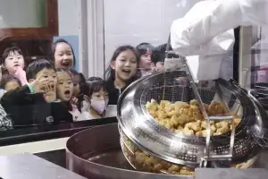 thumbnail - 신기한 튀김 조리 로봇