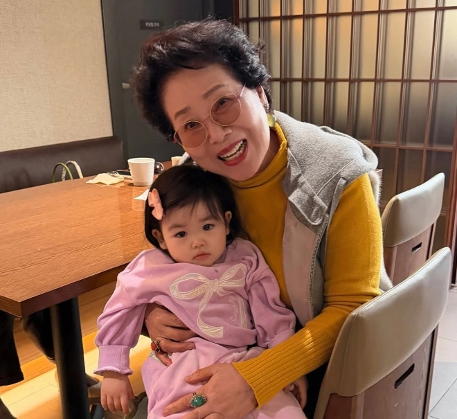 박수홍, 딸 재이 품에 안은 ‘특별한 할머니’ 공개