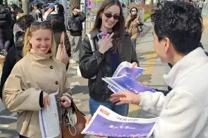 thumbnail - “BTS 호외(號外)요” 방탄소년단 복귀 특별판 광화문에서 배포