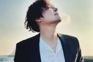 thumbnail - “이병헌 덕분에 가수 데뷔” 생활고 시달리며 가스 배달하던 연예인