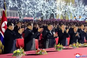 thumbnail - 김정은 국가수반 재추대 축하 공연 개최