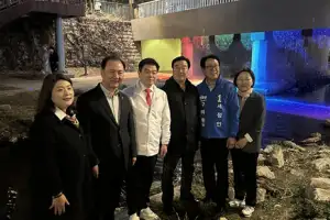 thumbnail - 이병윤 서울시의회 교통위원장, 성북천 낙하분수 및 경관조명 시연식 참석