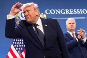 thumbnail - 트럼프, 나토 탈퇴 시사…<br>“함께할 필요 없을 것 같다”