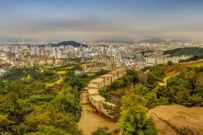 thumbnail - ‘왕사남’ 단종 유배길, ‘케데헌’ 누빈 성곽길… 시간 품은 길