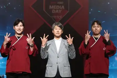 thumbnail - 한복인가 유니폼인가, 지금까지 이런 옷은 없었다…키움의 특별한 패션