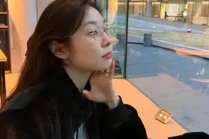 thumbnail - “분위기 완전 다르네” 안경 쓴 김연아…일상 사진 대방출
