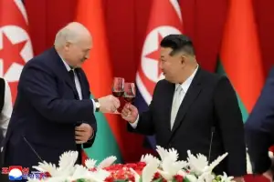 thumbnail - 건배하는 루카셴코 대통령과 김정은 위원장