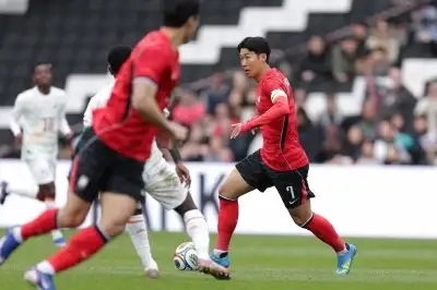 thumbnail - 뒷문 신경 쓰다 놓친 빌드업… 홍명보호 ‘스리백’ 무너졌다